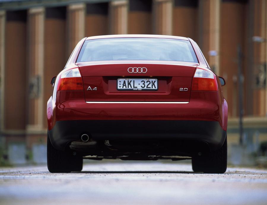  Audi A4 2.0 Sedan (B6,8E) 2001 года  (AU) (фото 2 из 9)